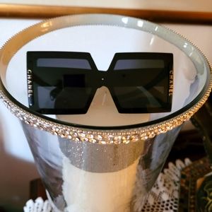 💯CHANEL SUNGLASSES, 🌹BLACK AND GOLD LETTERS